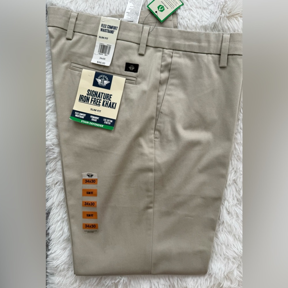 Docker’s Men's Iron Free Khaki Pants